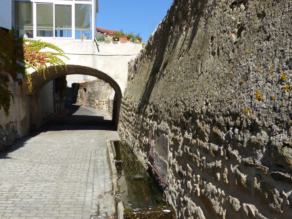 Ruelle et fontaine